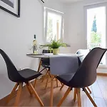 1 Bedroom Stunning In 아파트